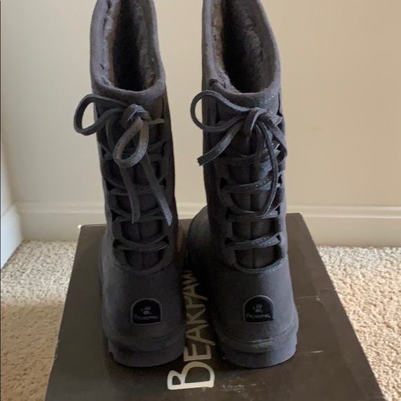BearPaw charcoal boots with lace up back - Picture 3 of 5